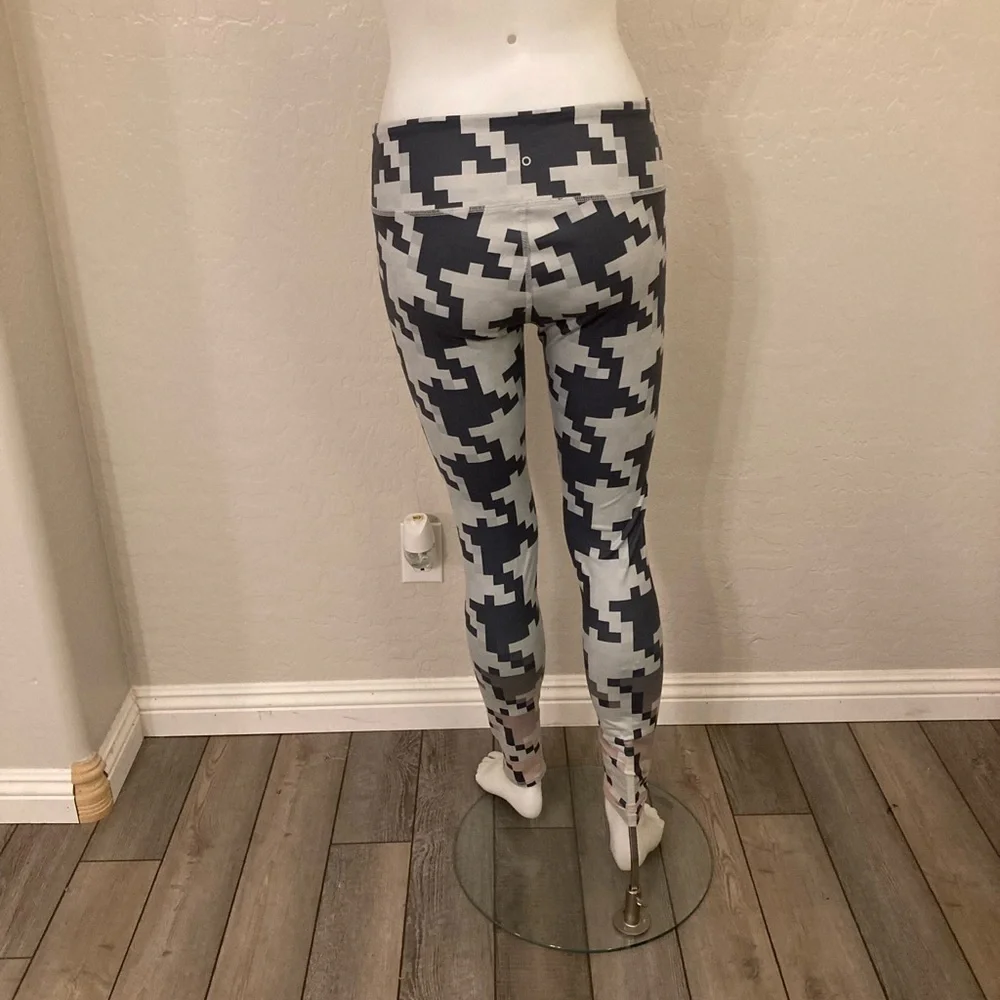 ALO Yoga Airbrush Pixel Leggings Medium
